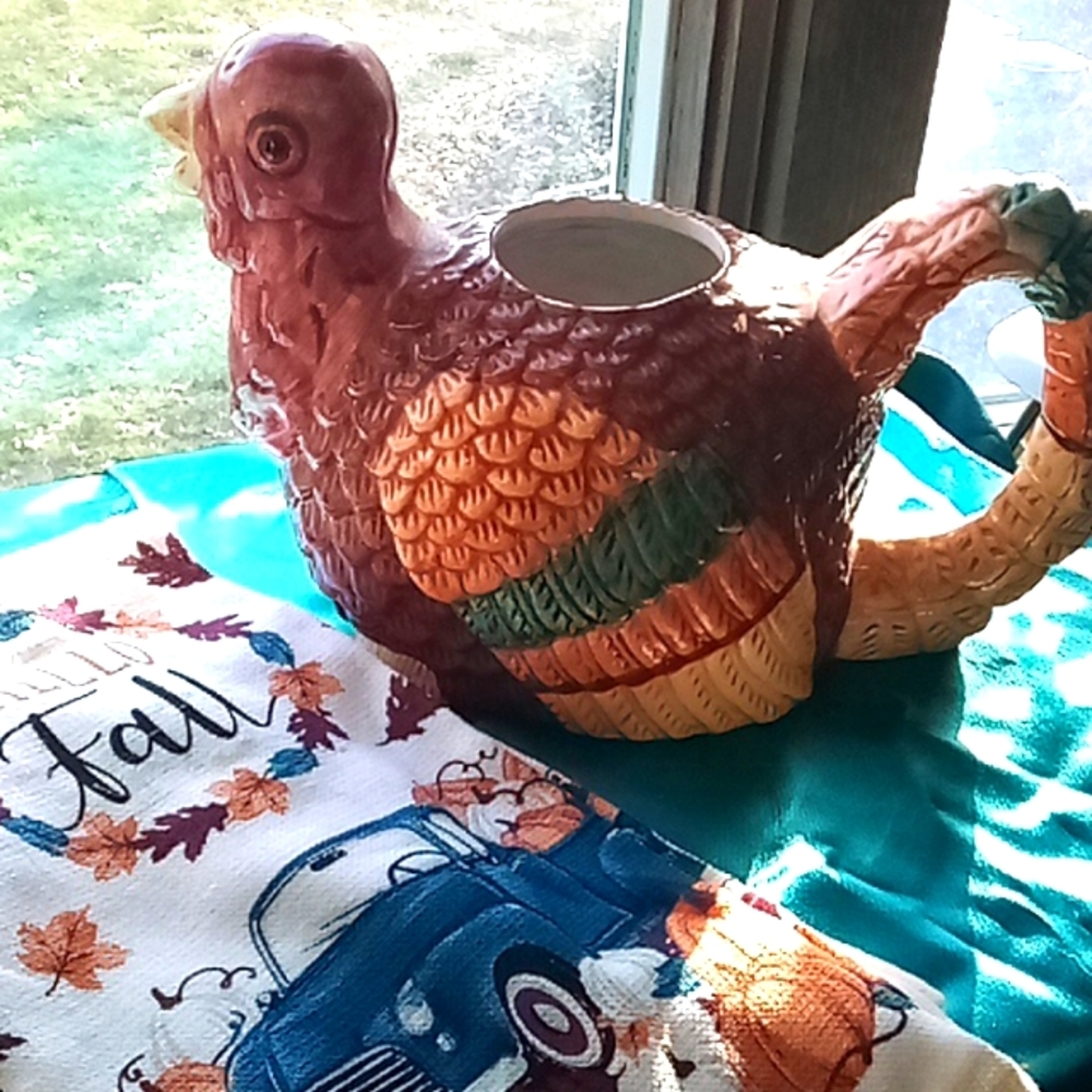Vintage Turkey vase & country tea towels